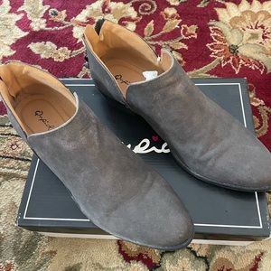 Women’s size 9 Charcoal Suede Distressed Booties